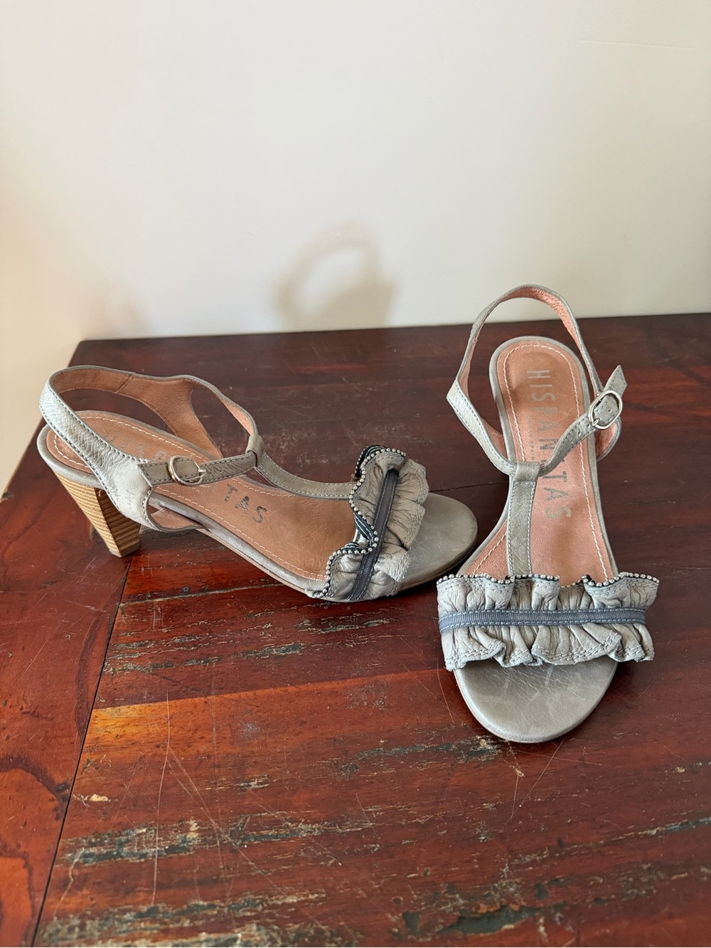Hispanitas Metallic Grey Ruffled Leather T-Strap Sandals Size 36